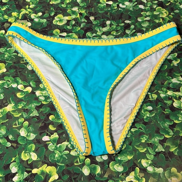 Cupshe Swim Bikini Bottom Swimwear Blue/Yellow size Large NWOT Crochet detail - Picture 2 of 16